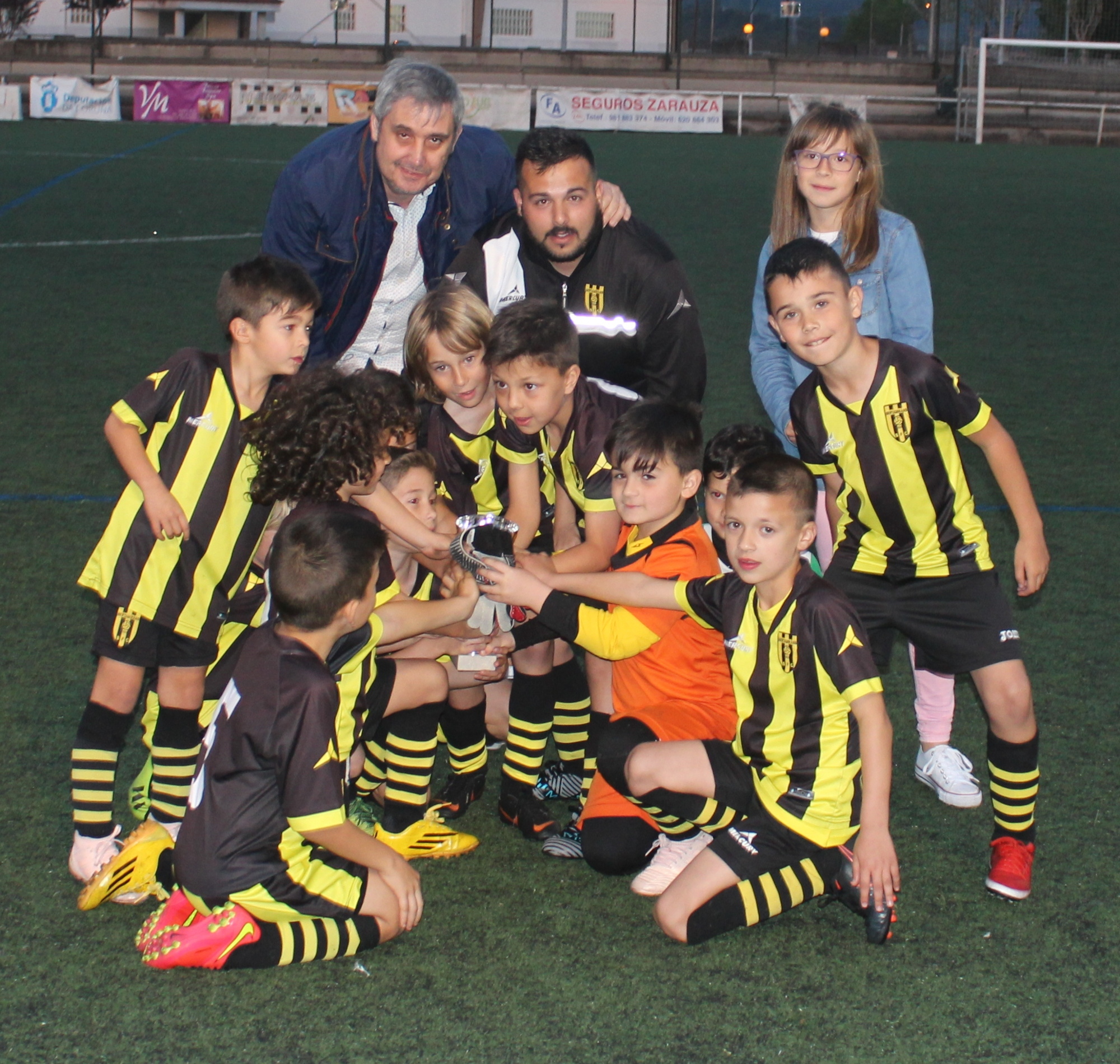 Preto de 90 equipos e máis de 1.000 nenos e nenas participaron na oitava edición da Ames Cup Preto de 90 equipos e máis de 1.000 nenos e nenas participaron na oitava edición da Ames Cup