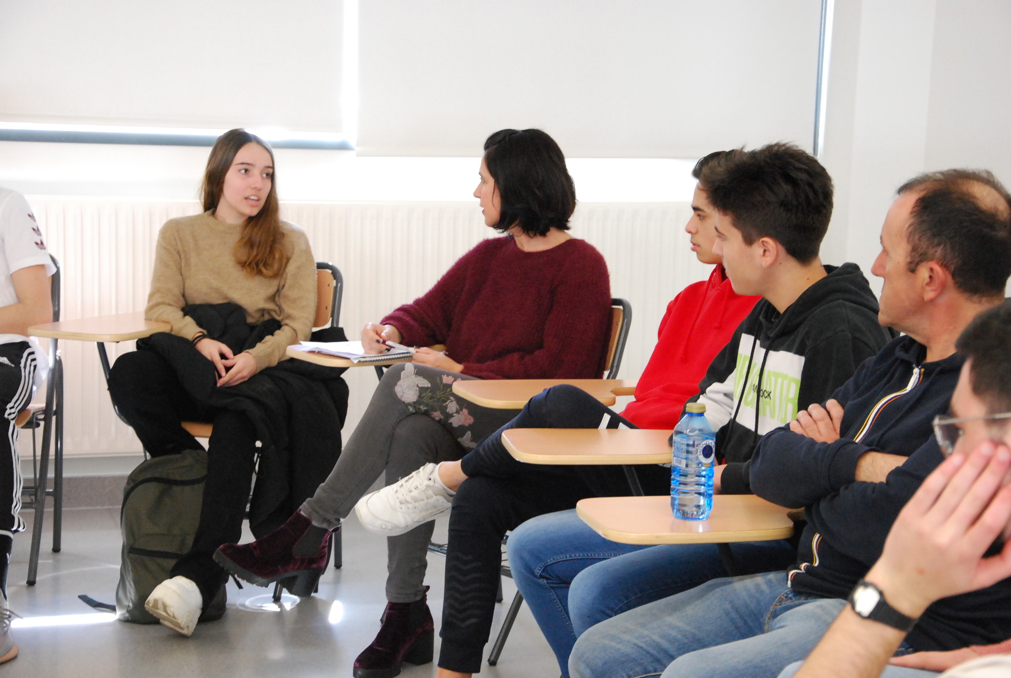 O alumnado de bacharelato do IES do Milladoiro achegouse hoxe ao mundo laboral da man de vinte e oito profesionais O alumnado de bacharelato do IES do Milladoiro achegouse hoxe ao mundo laboral da man de vinte e oito profesionais