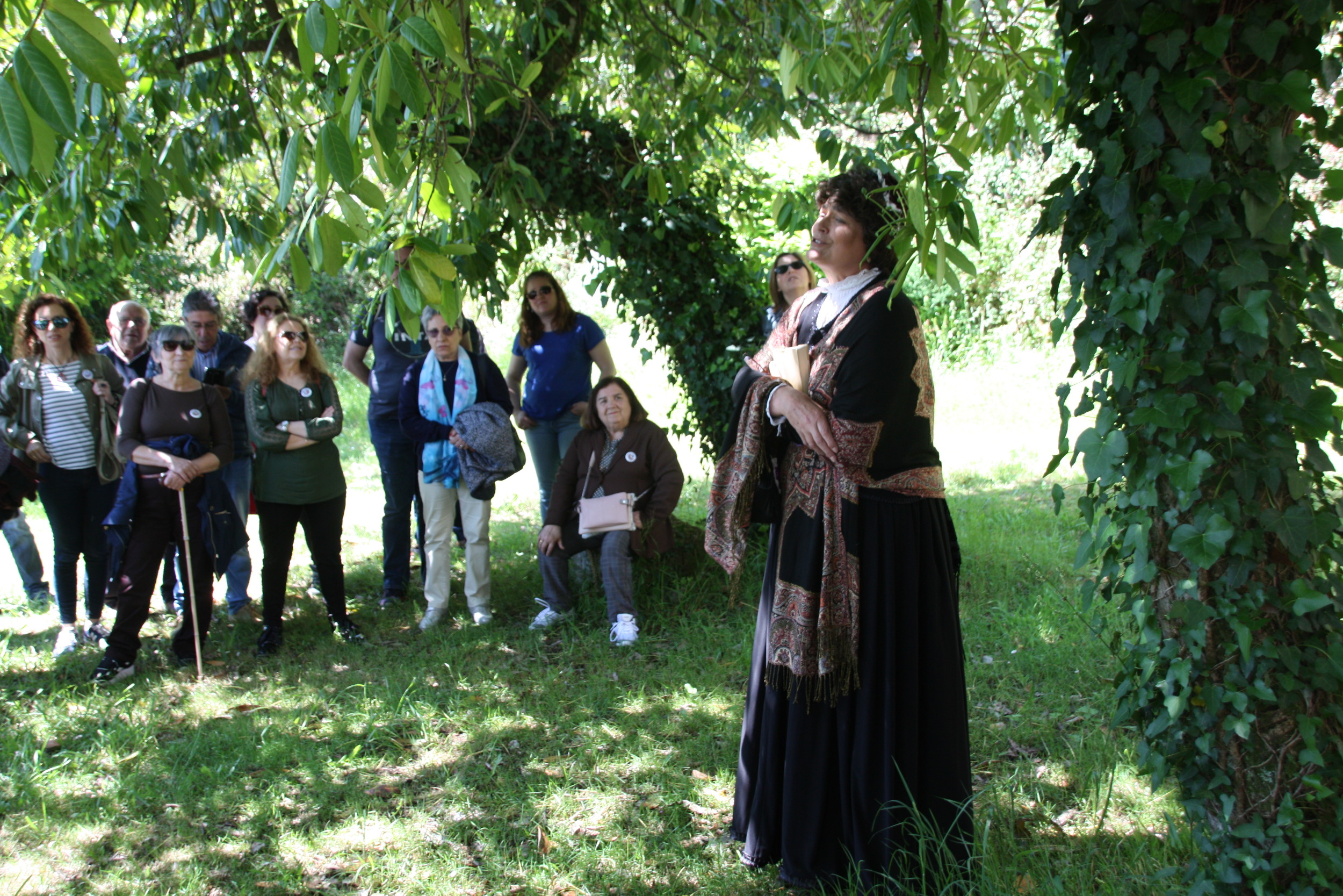 Preto de 110 persoas participaron na saída da ruta rosaliana organizada polos concellos de Ames, Brión e Padrón Preto de 110 persoas participaron na saída da ruta rosaliana organizada polos concellos de Ames, Brión e Padrón