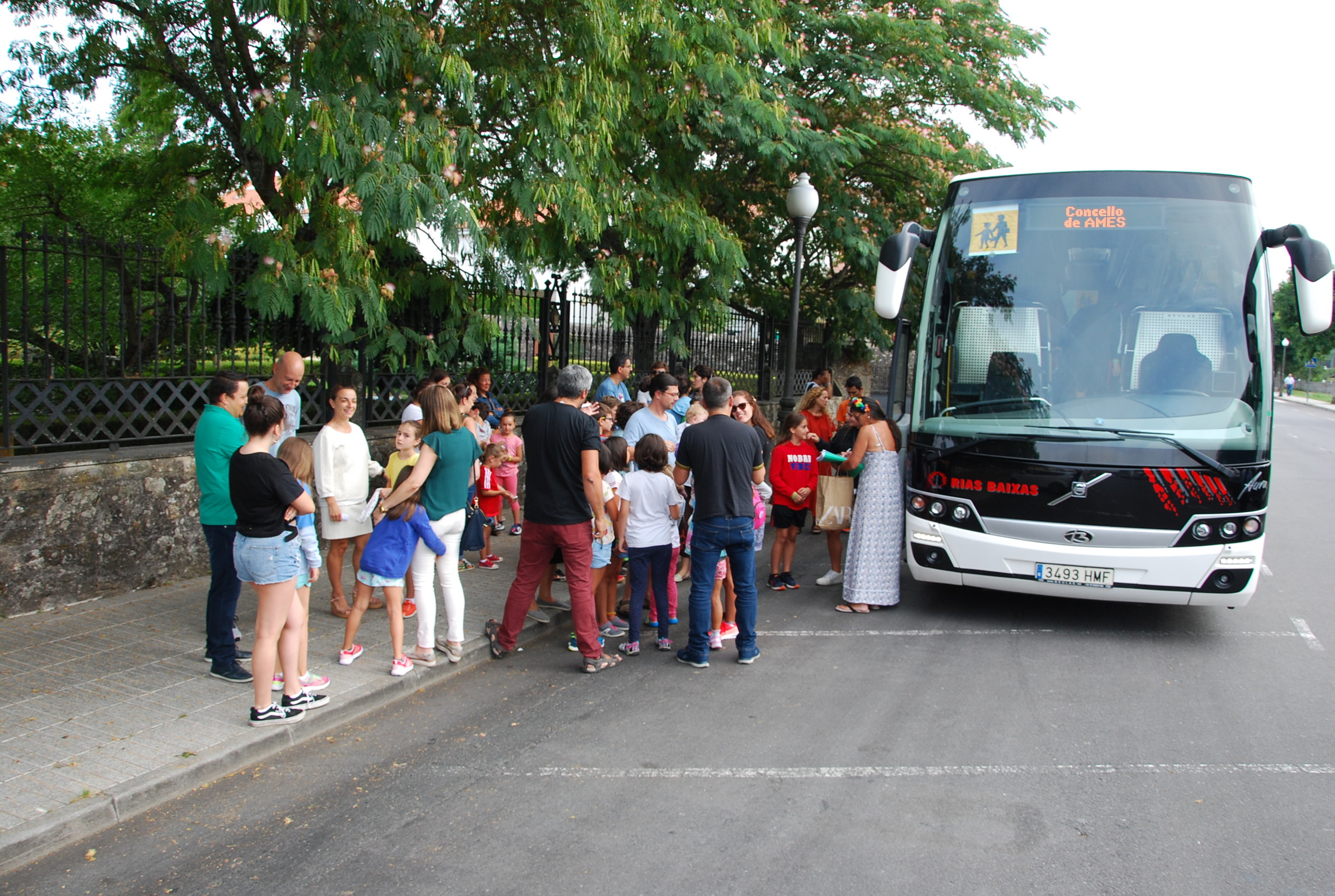 Imaxe da saída cara a granxa escola Kiriko Imaxe da saída cara a granxa escola Kiriko