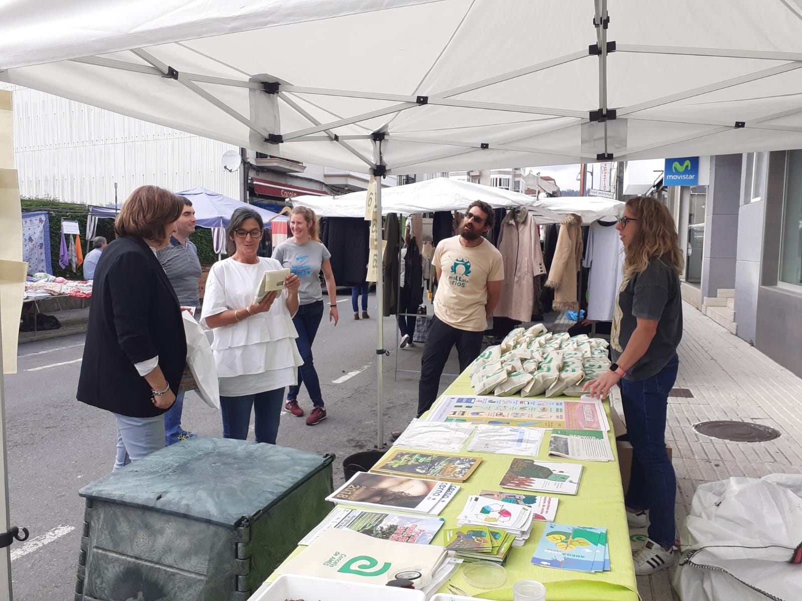 O Concello instalou unha carpa con información sobre o proxecto de compostaxe de residuos orgánicos municipais O Concello instalou unha carpa con información sobre o proxecto de compostaxe de residuos orgánicos municipais