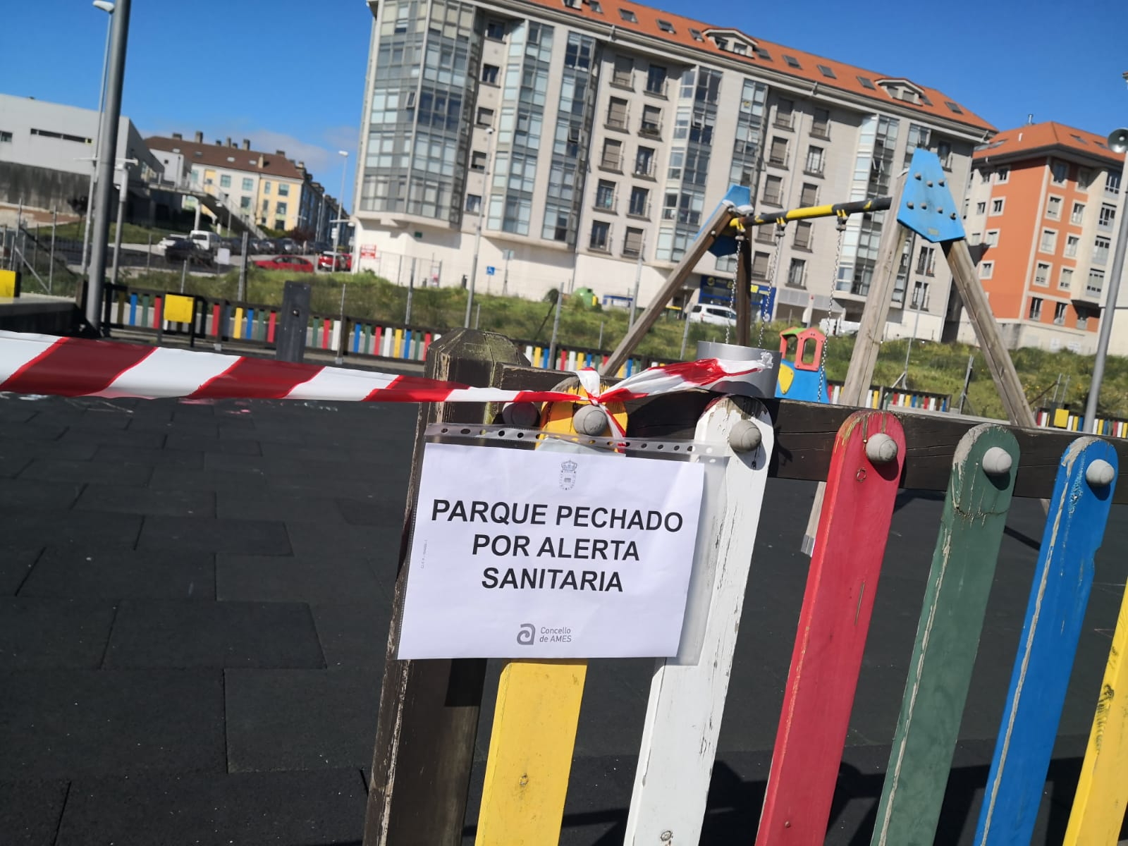Imaxe dun parque infantil pechado Imaxe dun parque infantil pechado