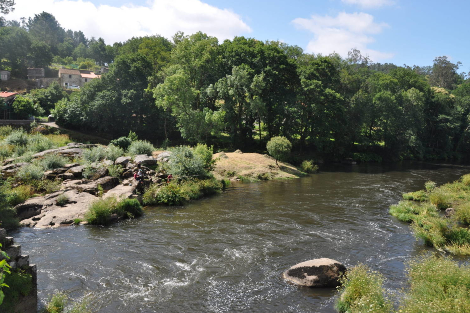 Imaxe de arquivo do río Tambre ao seu paso pola Ponte Maceira Imaxe de arquivo do río Tambre ao seu paso pola Ponte Maceira