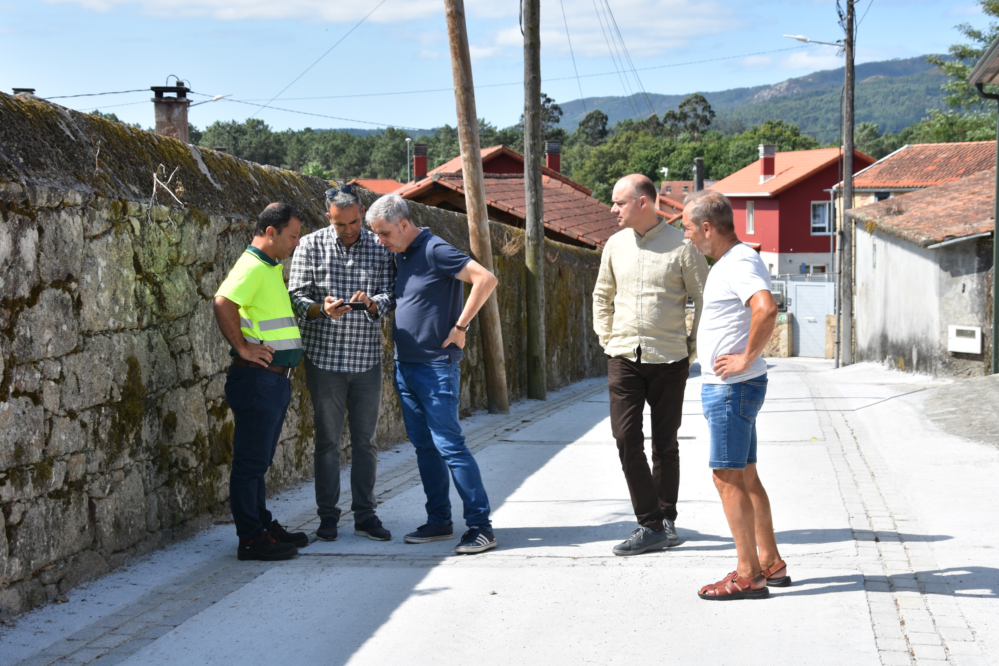 O Goberno municipal visita as melloras executadas nos accesos e interiores de Ortoñiño e As Cortes O Goberno municipal visita as melloras executadas nos accesos e interiores de Ortoñiño e As Cortes