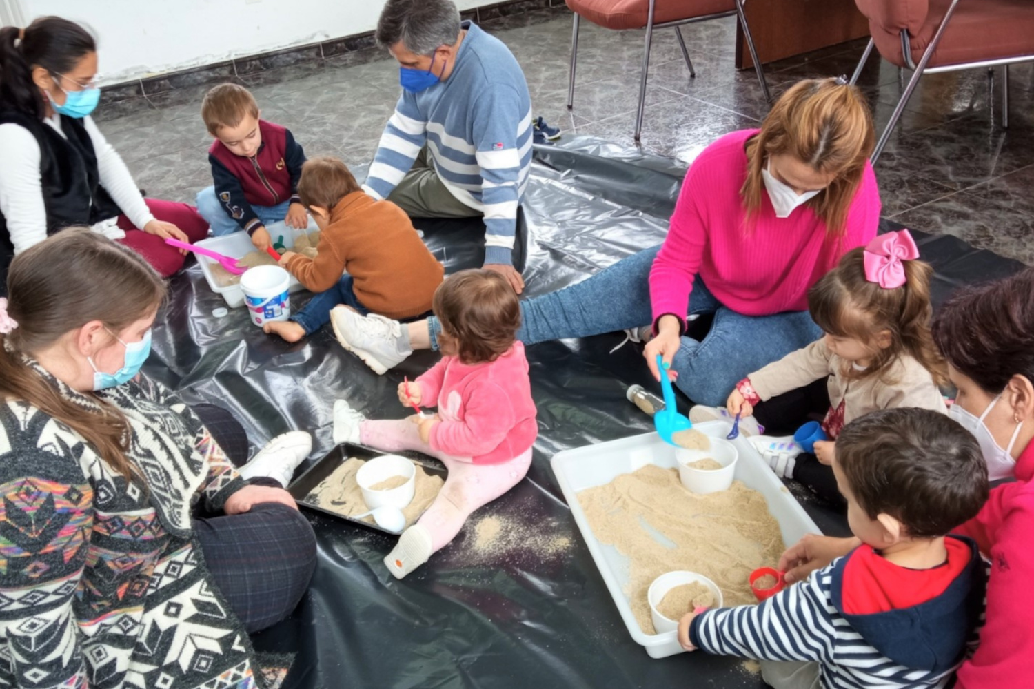 Volven os encontros semanais dos Espazos das Familias, dirixidos a familias con nenas e nenos de 0 a 6 anos Volven os encontros semanais dos Espazos das Familias, dirixidos a familias con nenas e nenos de 0 a 6 anos