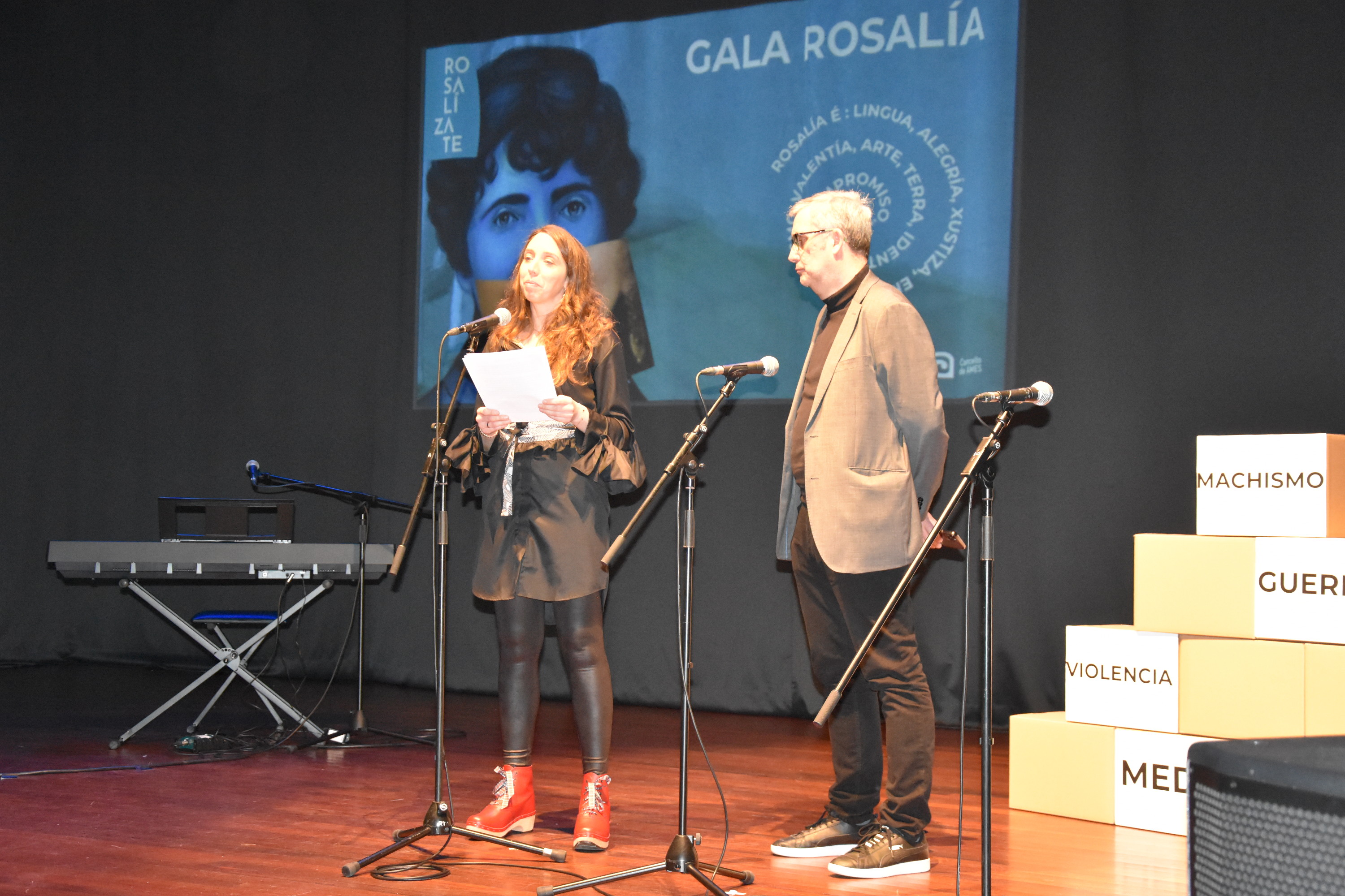 Ames conmemorou o aniversario de Rosalía de Castro cunha gala-homenaxe repleta de poesía e música na Casa da Cultura de Bertamiráns Ames conmemorou o aniversario de Rosalía de Castro cunha gala-homenaxe repleta de poesía e música na Casa da Cultura de Bertamiráns