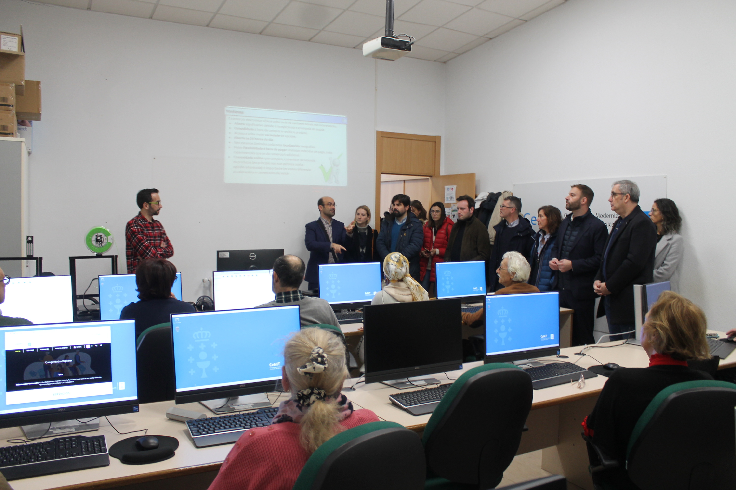 Imaxe da visita feita a Aula CeMIT de Ames Imaxe da visita feita a Aula CeMIT de Ames