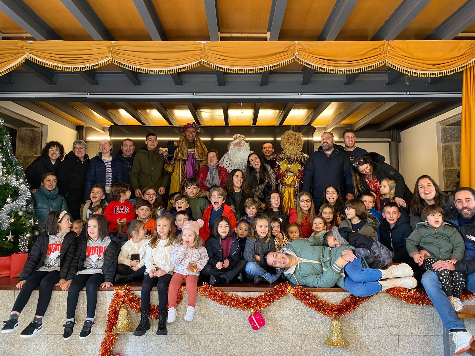 Os Reis Magos recibiron preto de 1200 nenos e nenas durante as recepcións da Gran Festa de Reis Os Reis Magos recibiron preto de 1200 nenos e nenas durante as recepcións da Gran Festa de Reis