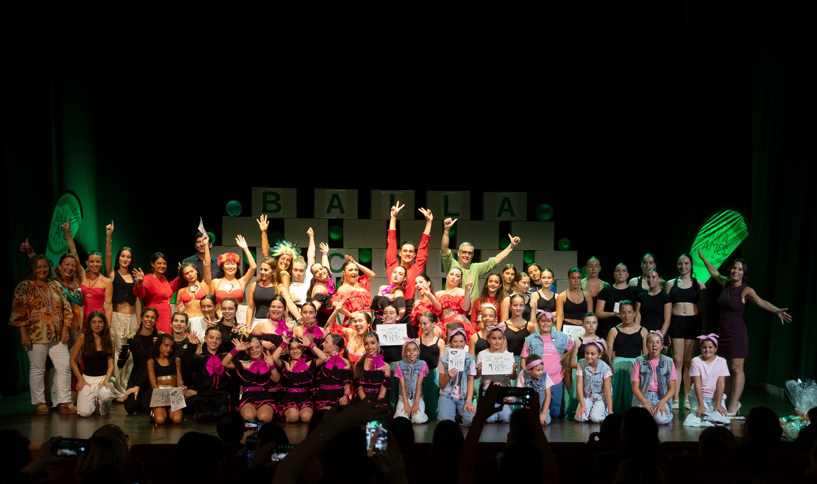 Alba Mourelle, Andrés Parga, Soraya Santos, Laura Marcote, Naiara Carreira e Miriam Gómez gaña, a segunda edición do Baila con Ames Alba Mourelle, Andrés Parga, Soraya Santos, Laura Marcote, Naiara Carreira e Miriam Gómez gaña, a segunda edición do Baila con Ames