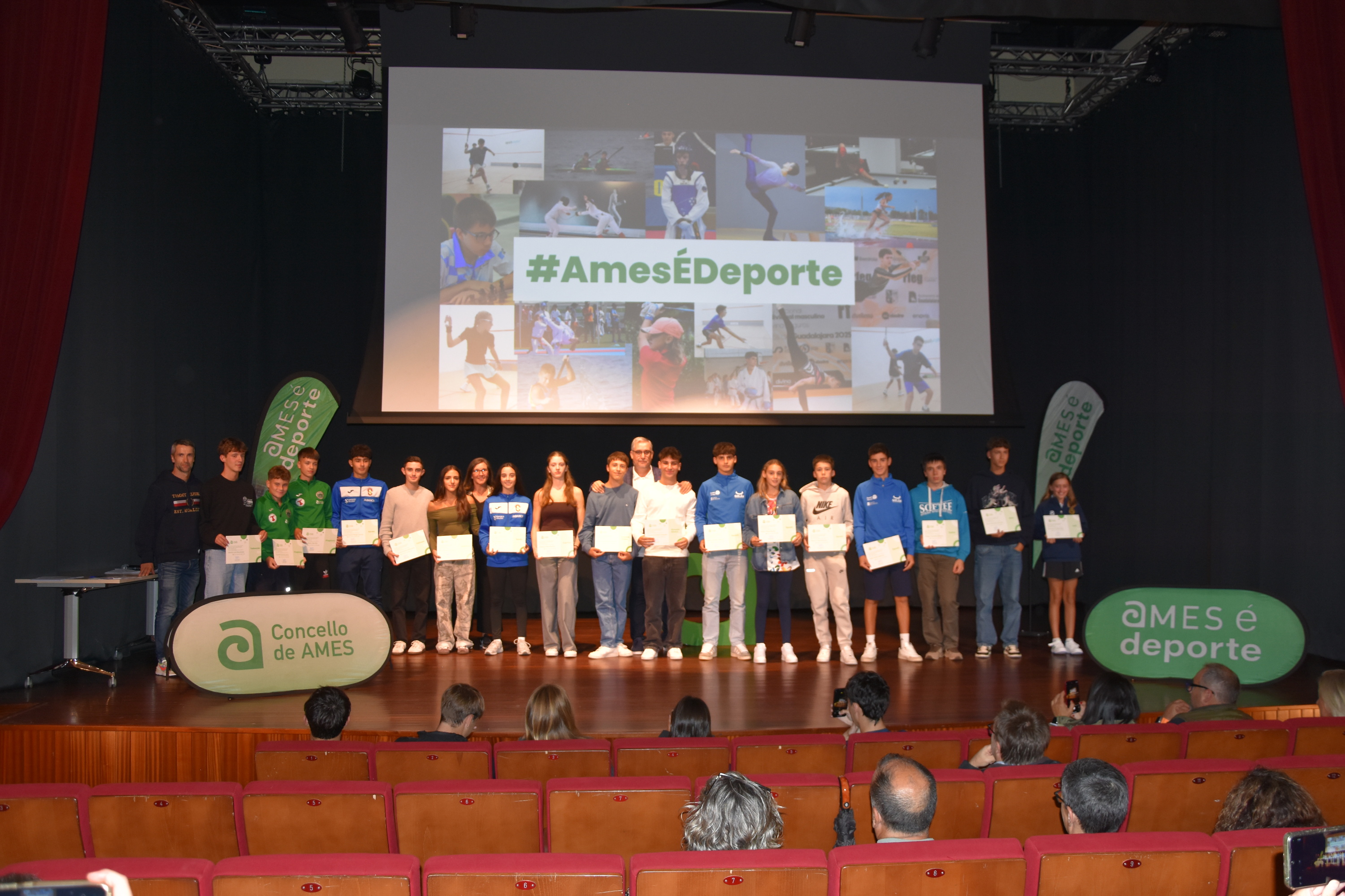 21 deportistas de Ames reciben axudas municipais por valor de 10.000 euros polo seu rendemento deportivo 21 deportistas de Ames reciben axudas municipais por valor de 10.000 euros polo seu rendemento deportivo