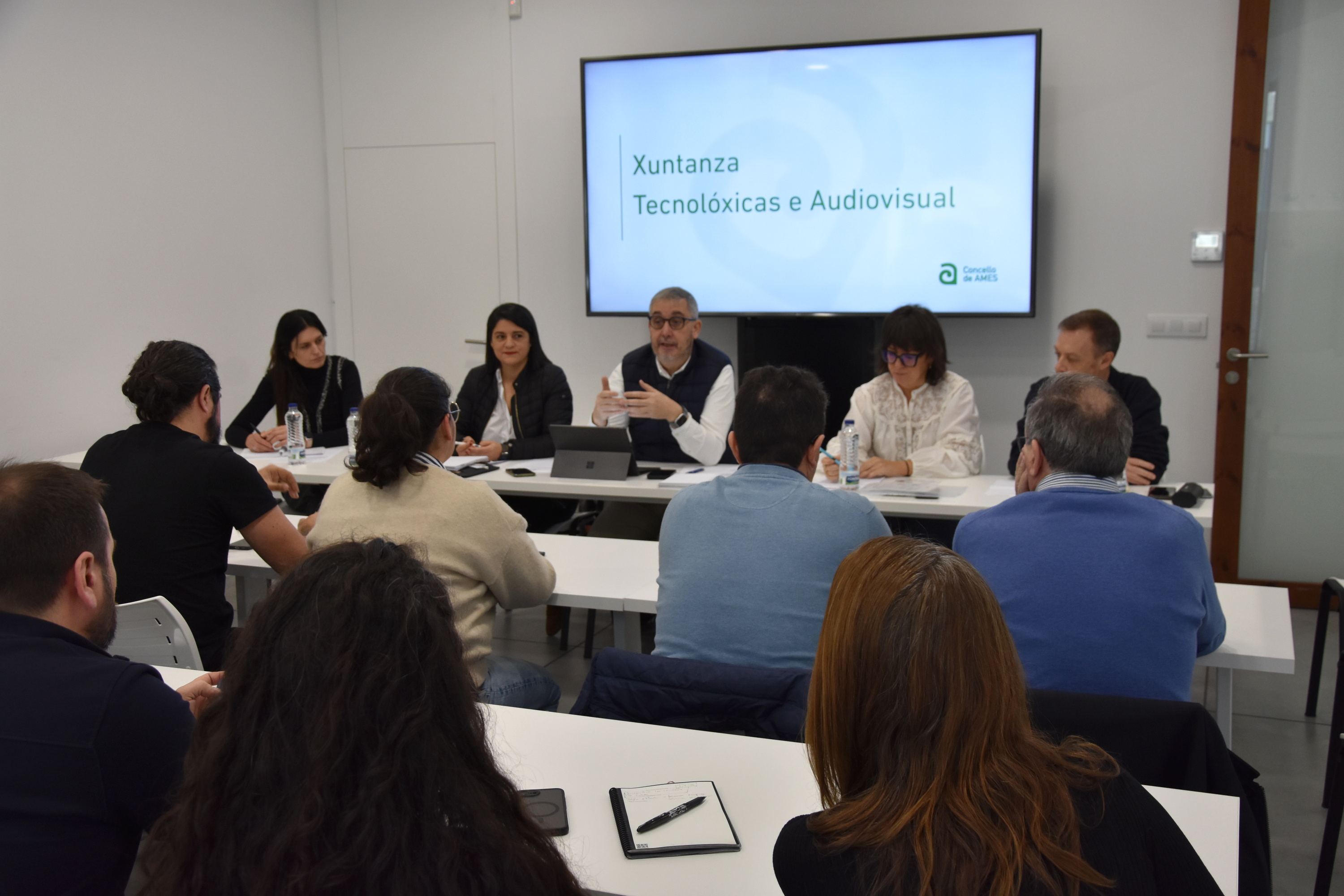 O Goberno municipal reúnese cunha ampla representación do sector tecnolóxico e audiovisual de Ames O Goberno municipal reúnese cunha ampla representación do sector tecnolóxico e audiovisual de Ames