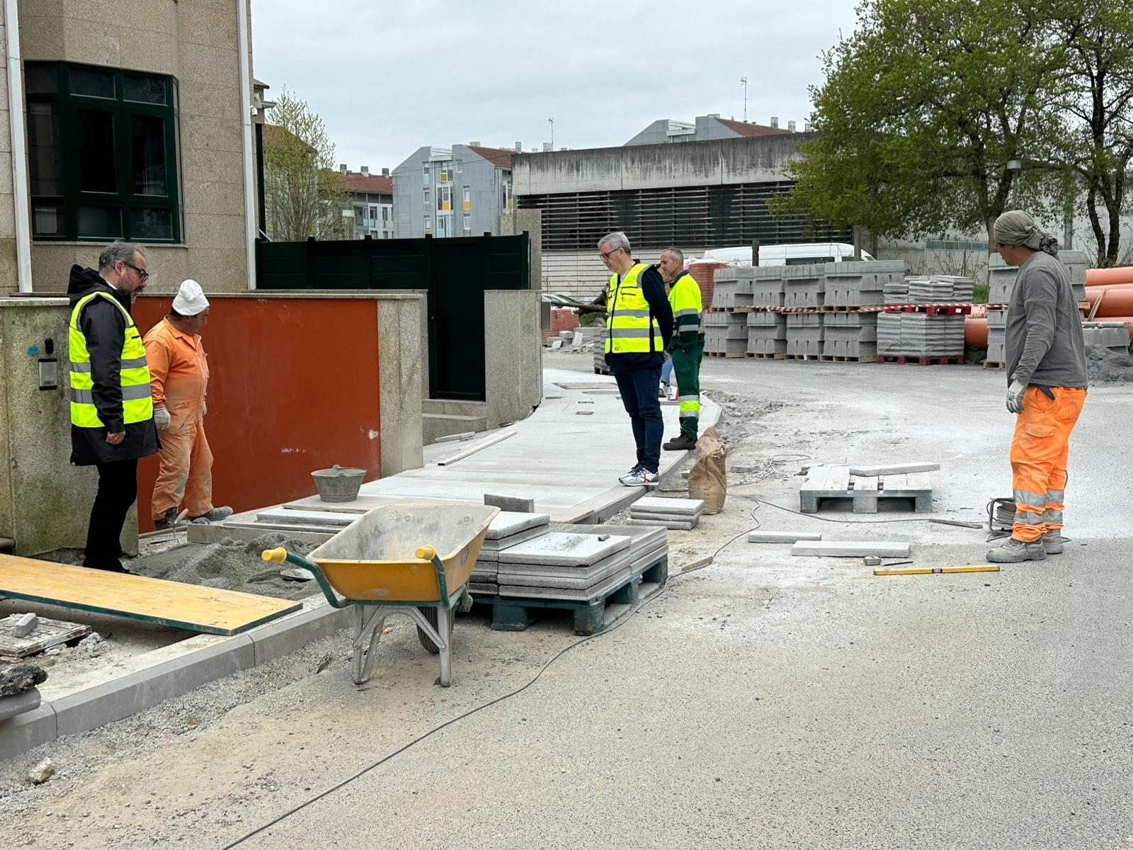 Execútanse as obras de pavimentación de tres rúas de Bertamiráns e do viario da Condomiña a Punxeiras adxudicadas por 144.637 euros Execútanse as obras de pavimentación de tres rúas de Bertamiráns e do viario da Condomiña a Punxeiras adxudicadas por 144.637 euros