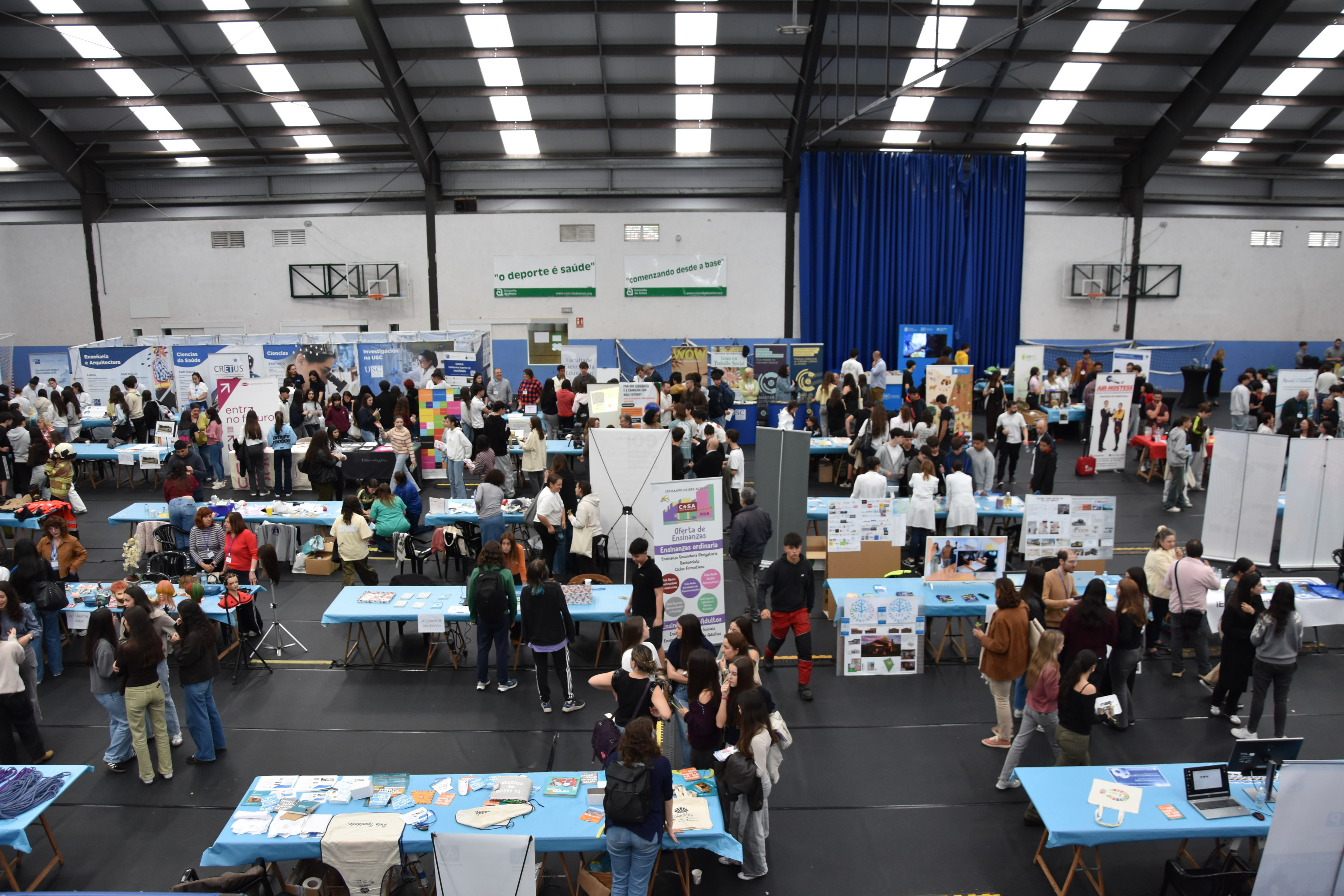 A Feira das Profesións reúne en Bertamiráns a toda a comunidade educativa galega A Feira das Profesións reúne en Bertamiráns a toda a comunidade educativa galega