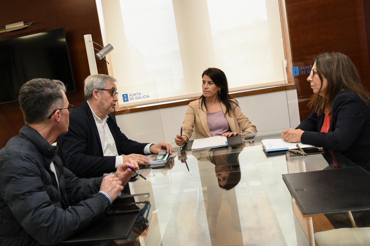 O alcalde de Ames, Blas García, mantén unha xuntanza de traballo coa conselleira María M. Allegue O alcalde de Ames, Blas García, mantén unha xuntanza de traballo coa conselleira María M. Allegue