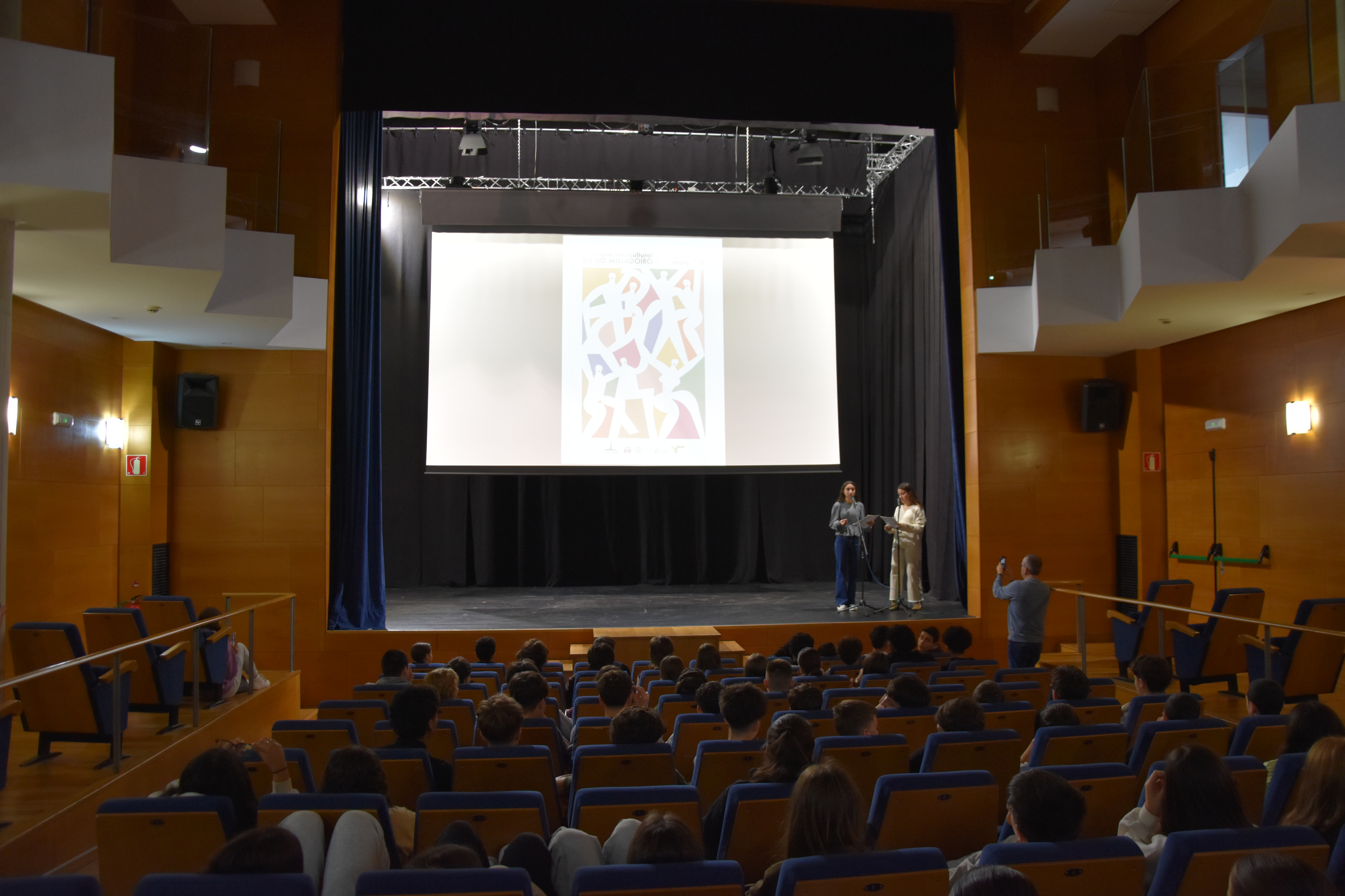 O IES do Milladoiro presenta a II Semana Intercultural baixo o lema “Somos Diferentes, Somos Referentes” O IES do Milladoiro presenta a II Semana Intercultural baixo o lema “Somos Diferentes, Somos Referentes”