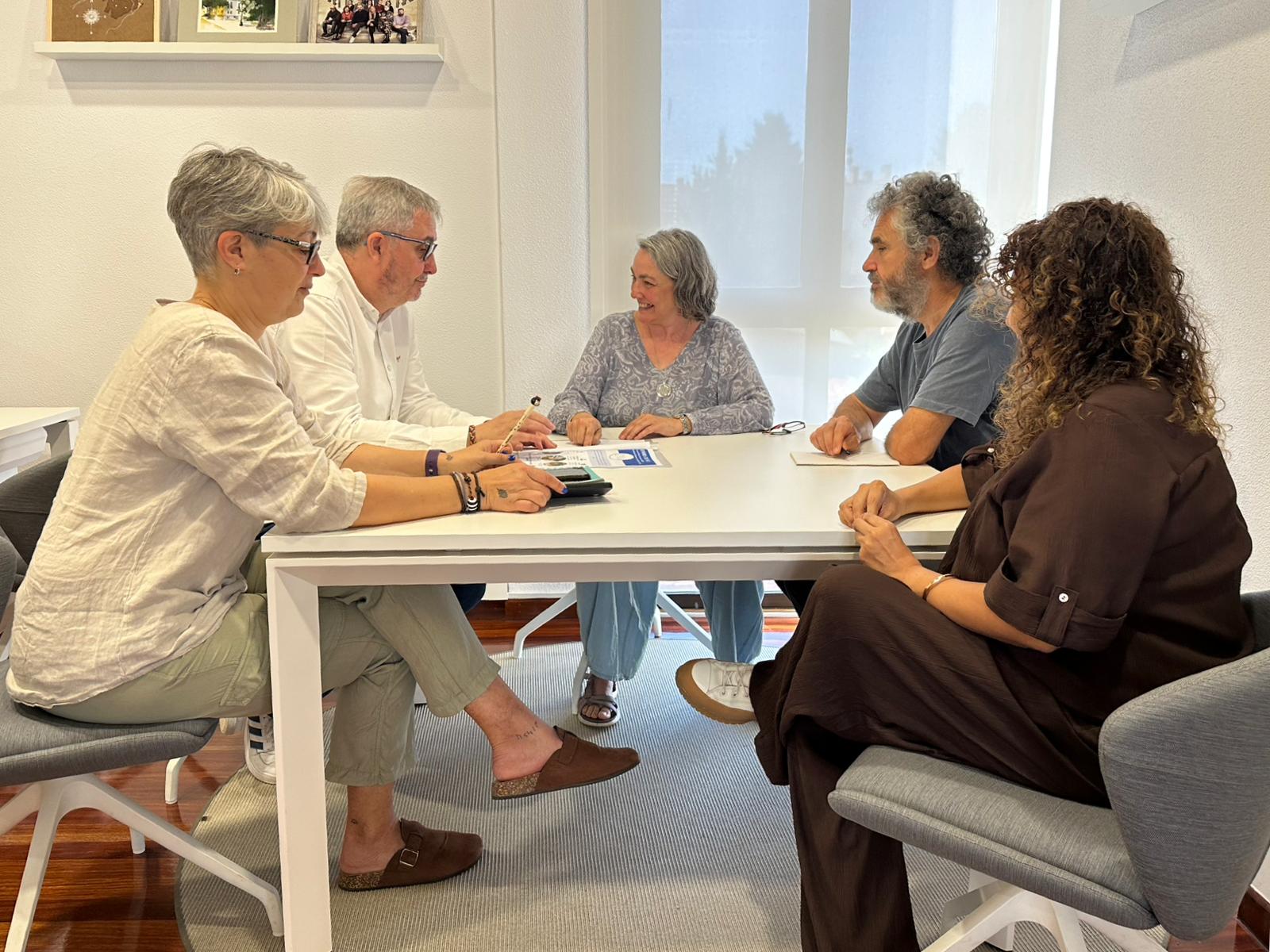 O Concello de Ames e AGAMUDI estudan vías de colaboración para a inclusión social O Concello de Ames e AGAMUDI estudan vías de colaboración para a inclusión social