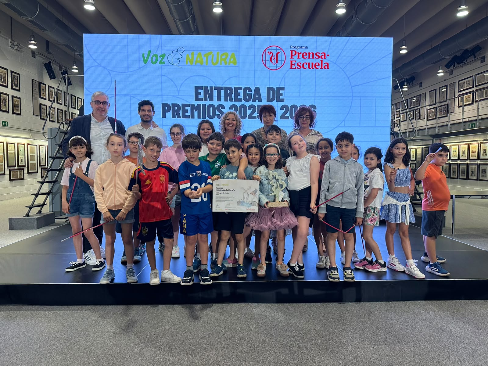 O CEIP Ago do Muíño recibe o Premio Voz Natura ao mellor proxecto da provincia da Coruña O CEIP Ago do Muíño recibe o Premio Voz Natura ao mellor proxecto da provincia da Coruña