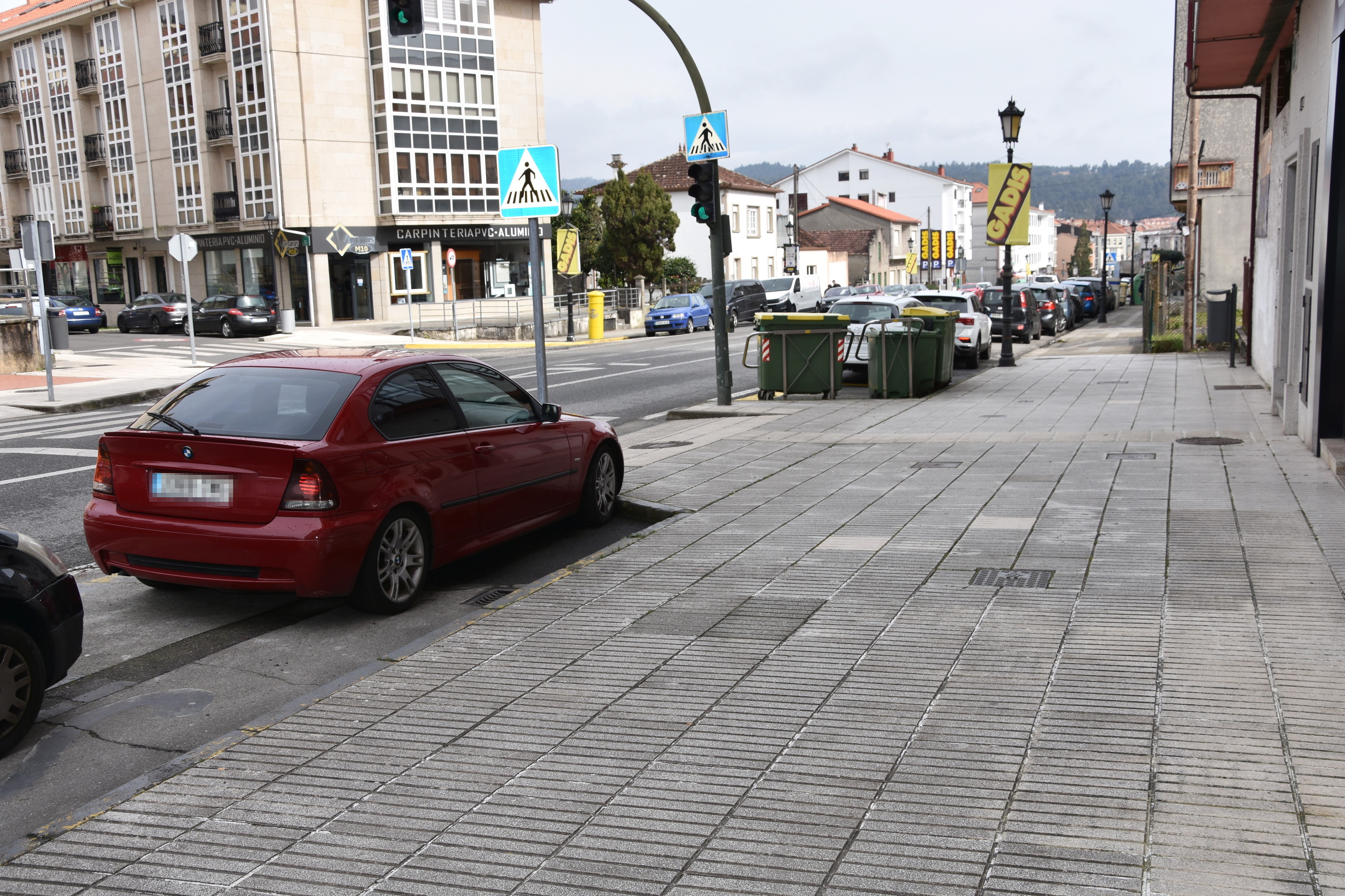 O Goberno municipal destina preto de 350.000 euros á mellora das beirarrúas da avenida da Maía ata o límite co concello de Brión O Goberno municipal destina preto de 350.000 euros á mellora das beirarrúas da avenida da Maía ata o límite co concello de Brión