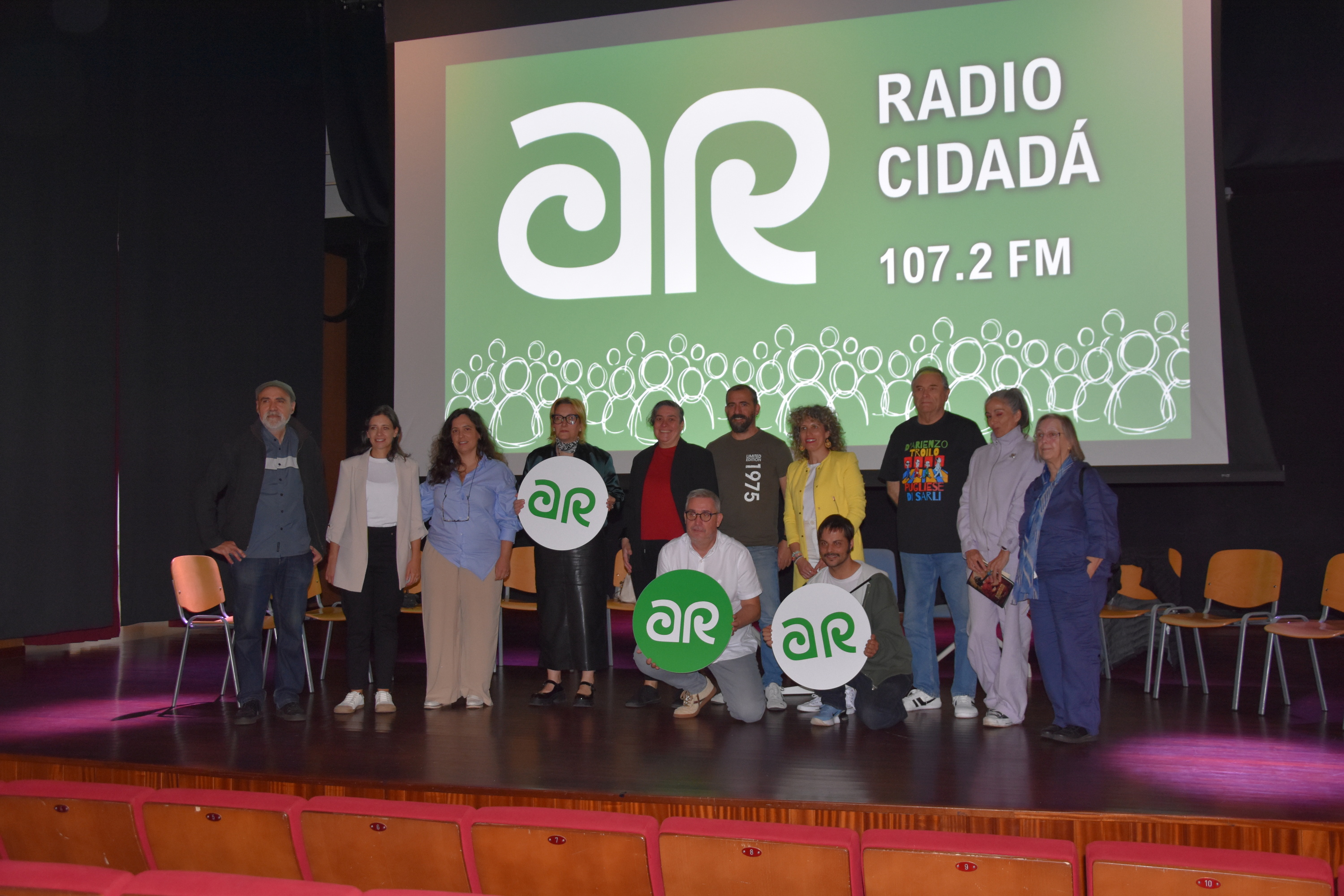 Volta Radio Cidadá ao estudo de Ames Radio, o espazo radiofónico da veciñanza amesá que este ano presenta catro novos programas Volta Radio Cidadá ao estudo de Ames Radio, o espazo radiofónico da veciñanza amesá que este ano presenta catro novos programas