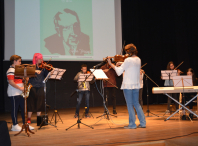 Ames conmemora o Día das Letras Galegas cun acto literario-musical no que se entregaron os premios dos Certames Literario e Intercentros
