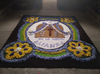  A Asociación cultural San Xoanciño honrou á Virxe de Lourdes cunha alfombra floral en Pousada