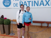 Imaxe da patinadora amesá Antía Lourido Villasenín coa súa adestradora Imaxe da patinadora amesá Antía Lourido Villasenín coa súa adestradora