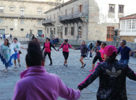 Unha vez rematada a andaina realizouse unha actividade de mindfulness con Biodanza na praza do Obradoiro