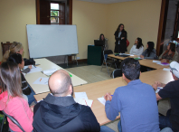 Visita da concelleira de Normalización Lingüística ao alumnado que participa nesta actividade en Bertamiráns