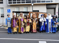 Os rapaces e rapazas de Ames reciben aos Reis Magos cunha gran festa nos pavillóns municipais do Milladoiro e Bertamiráns