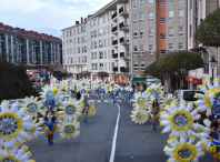 Desfile dos/as participantes no concurso de disfraces polas rúas do Milladoiro