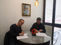 Momento da sinatura do contrato do proxecto que se vai executar no Casaliño