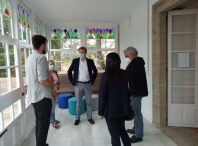 Imaxe da visita ás instalacións do centro de coworking do Pazo de Arenaza
