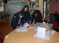 Esta mañá, ás 13.00 horas, no salón de plenos da Casa do Concello, contabilizáronse os votos emitidos polos/as vendedores/as ambulantes para decidir o emprazamento do mercado de rúa de Bertamiráns.