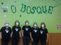 Mestras de O Bosque coas camisetas da campaña En Negro