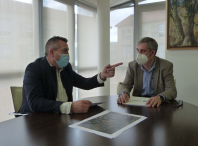 Imaxe da reunión dos alcaldes de Ames e Brión