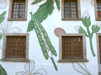 Mural da artista Doa Oa en Bertamiráns