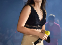 Actuación de Lara López, unha das gañadoras do concurso Canta con Ames