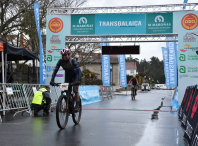 Na categoría feminina a primeira ciclista en cruzar a liña de meta foi Desiree Fernández Rey, do Club ciclismo Ribadumia, cun tempo de 4:25:27