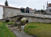 Imaxe da visita a remodelada ponte romana de Augapesada