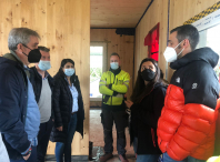 O Goberno municipal visita en Biduído a construción da primeira “passivhaus” de Galicia con piñeiro autóctono