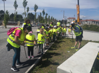 32 nenas e nenos de Tardes divertidas da EEI Milladoiro participan nunha andaina do programa SaúdeAndo