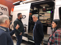 O alcalde e maila concelleira de Promoción Económica visitan a empresa Overon