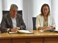 A conselleira e o alcalde asinaron o convenio para a implantación da nova liña de autobús do servizo de interese municipal
