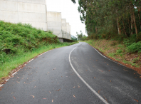 Imaxe da estrada pola que discorrerá o carreiro escolar do Milladoiro