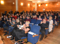 A Casa da Cultura do Milladoiro acolleu a estrea do documental “Ames, terra de acollida”