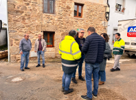 Imaxe da visita ás obras de mellora dos accesos e interiores de Ventín