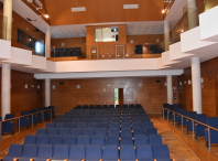 Mellóranse as infraestruturas de artes escénicas do auditorio da Casa da Cultura do Milladoiro