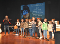 Ames conmemorou o aniversario de Rosalía de Castro cunha gala-homenaxe repleta de poesía e música na Casa da Cultura de Bertamiráns Ames conmemorou o aniversario de Rosalía de Castro cunha gala-homenaxe repleta de poesía e música na Casa da Cultura de Bertamiráns