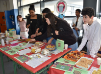 O IES do Milladoiro celebra o Entroido con 30 doces multiculturais