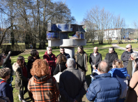 Imaxe da presentación da nova escultura que marca o inicio da última etapa do Camiño da Ría Muros Noia